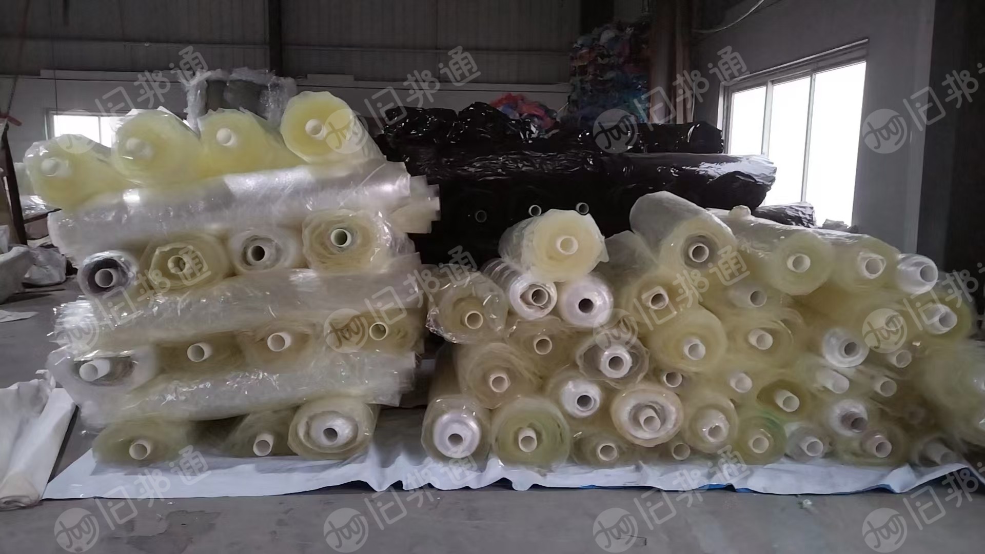 出售TPU车衣膜毛料,现货十多吨,有胶和无胶分开的,透明料子