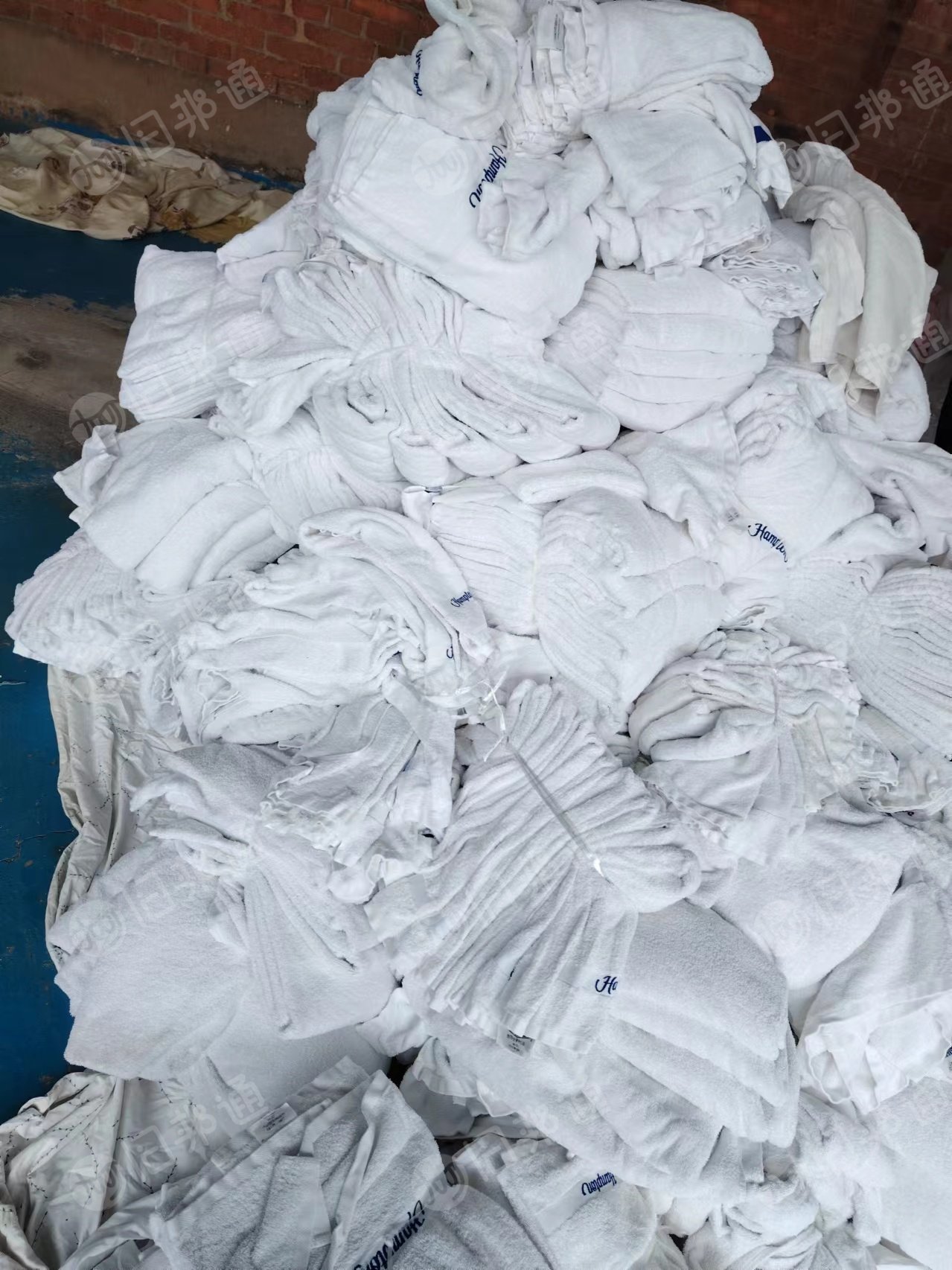 长期大量出售酒店布草,白色床单被罩,毛巾,浴巾,现货几十吨