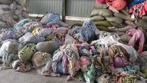 长期回收染厂服装厂涤纶化纤大块布，机头布50-80克的拼接用