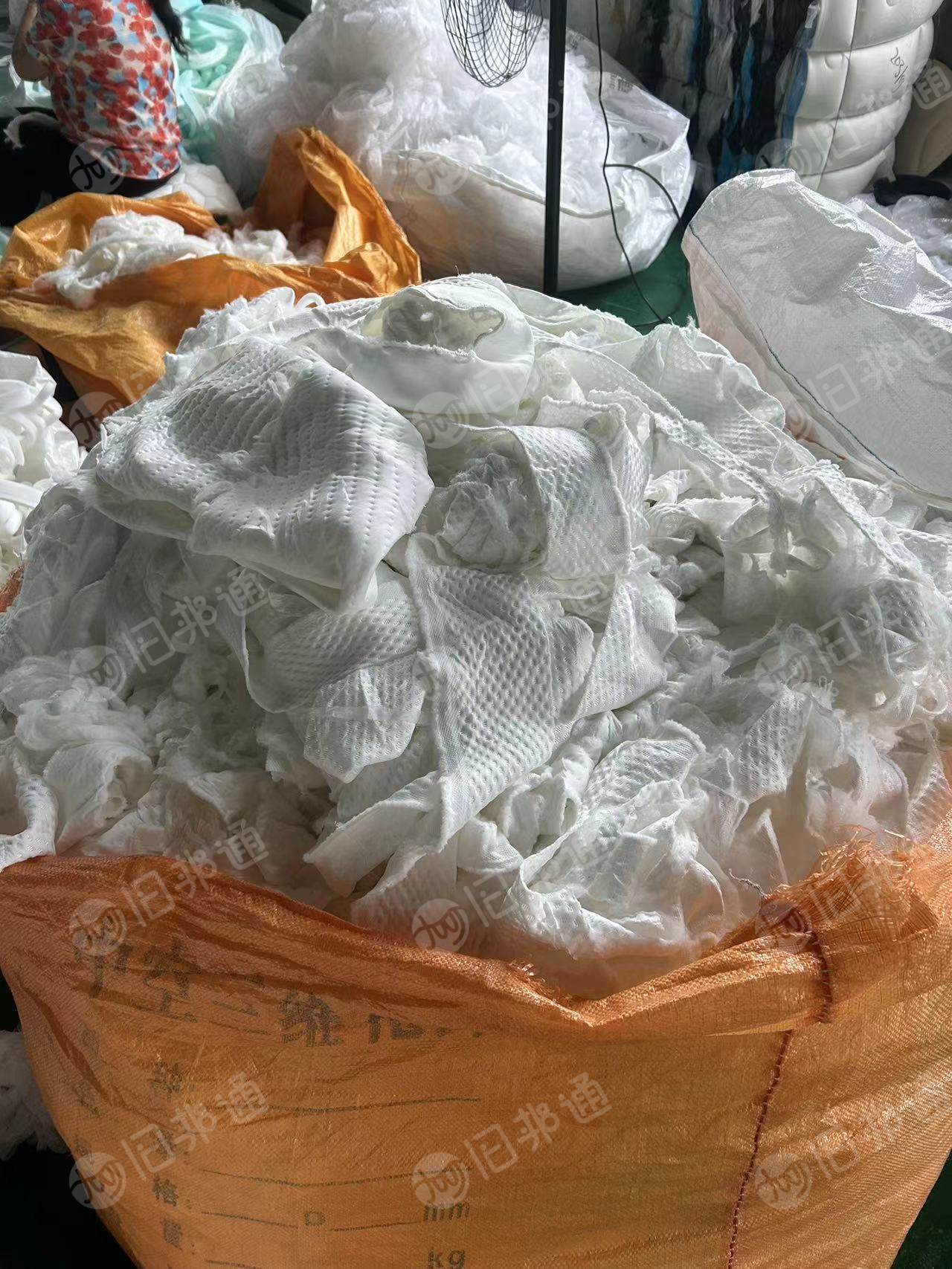 长期大量出售白色床垫下脚料,空心丝,绗缝棉,绗棉,现货几十吨
