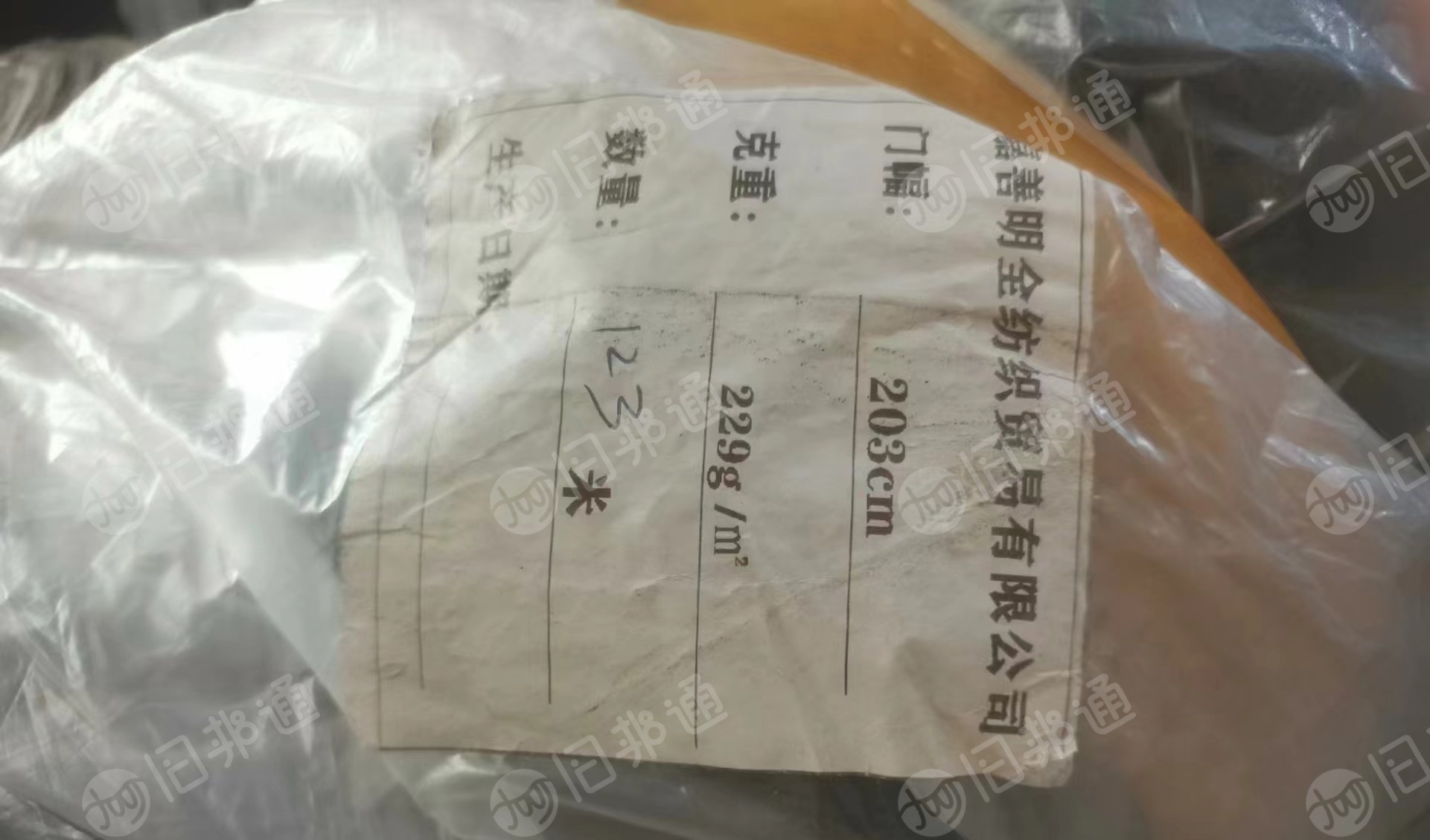 出售拉毛精编布,带一层膜,现货有10吨,货在浙江绍兴