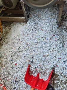 出售涂料桶破碎料，月供10-20吨