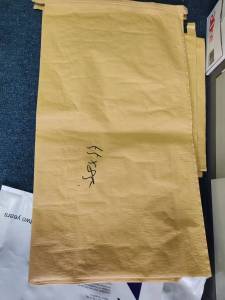 出售库存牛皮纸袋，三纸一膜有2万多条，纸塑袋1万多条