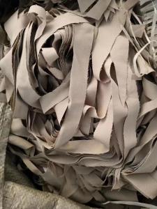 长期出售涤纶废料，目前现货三吨