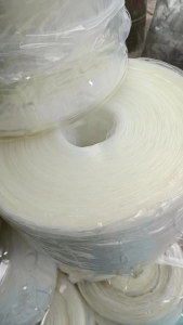 出售PET轻胶膜，中间有胶带，里面没胶水的，可分离也可以做扫把丝