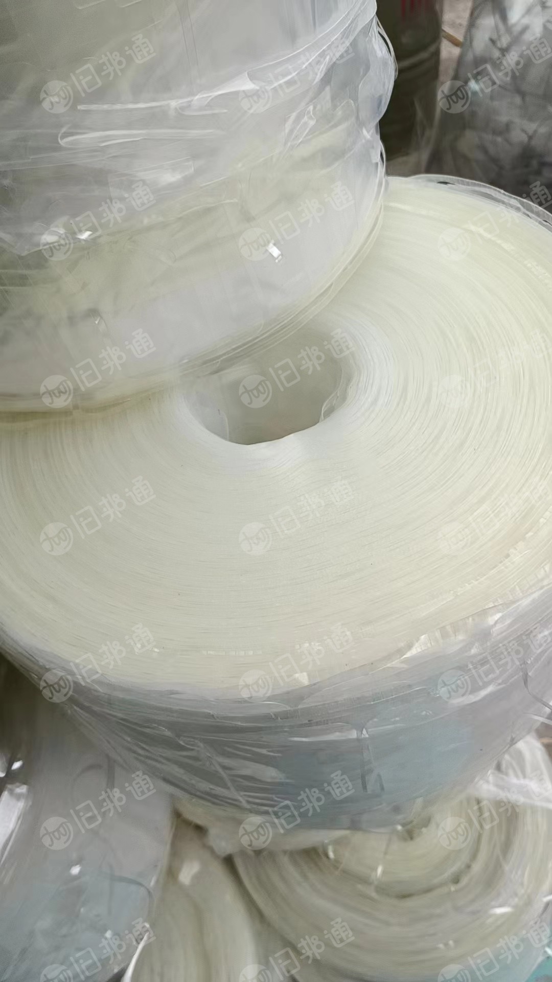 出售PET轻胶膜,中间有胶带,里面没胶水的,可分离也可以做扫把丝