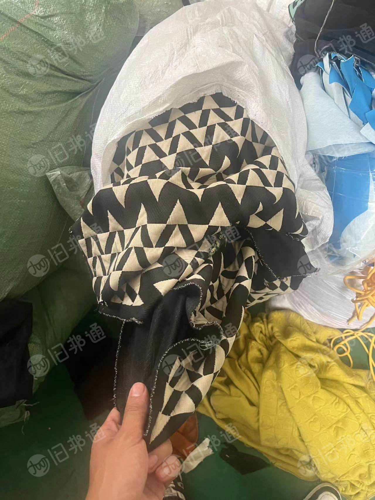 长期大量出售服装厂下脚料,废布条