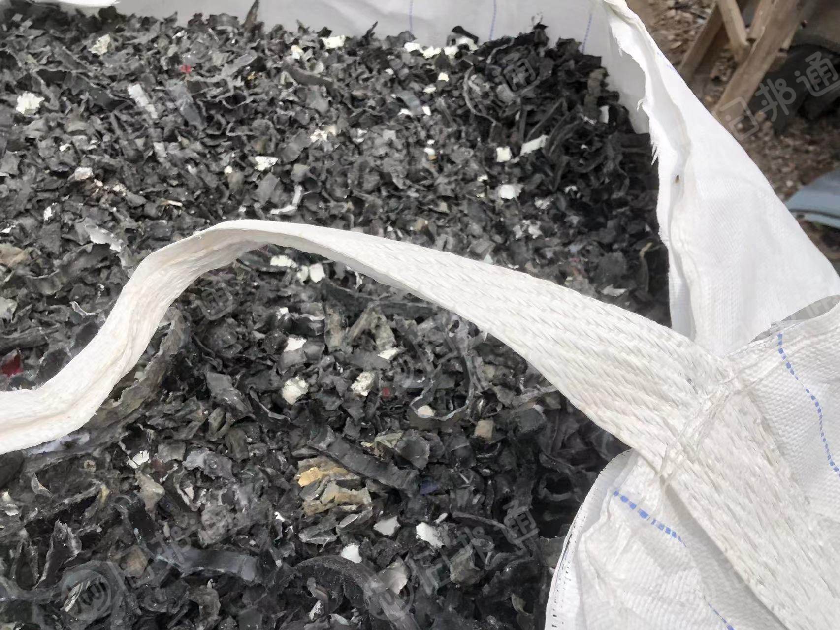 出售PP汽车保险杠撕碎料,胶头料,现货20吨