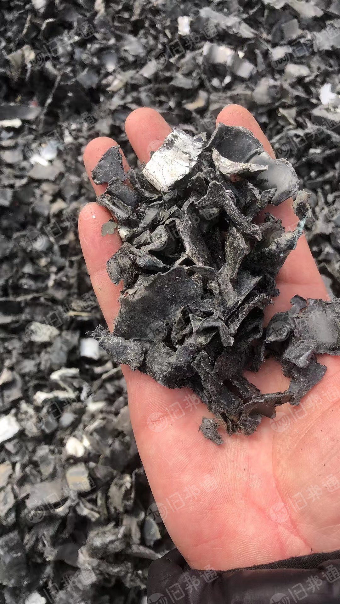 出售PP汽车保险杠撕碎料,胶头料,现货20吨