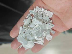 出售PC吸塑边料破碎料，月供十几吨