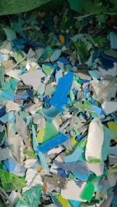 长期出售红蓝分色丙破碎料，沉底30水份1个，现货一挂