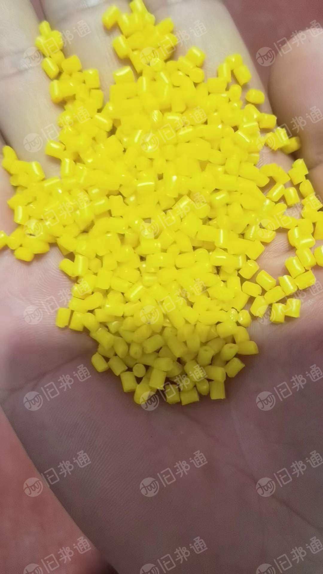 长期收购黄色颗粒冲击15左右,月供30吨,要求有透明度,没有黑点,瓷白颗粒冲击10个,要求没有黑点