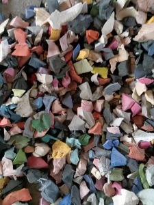 长期出售eva鞋底破碎料，月供30吨；出售eva鸡爪料，月供20吨