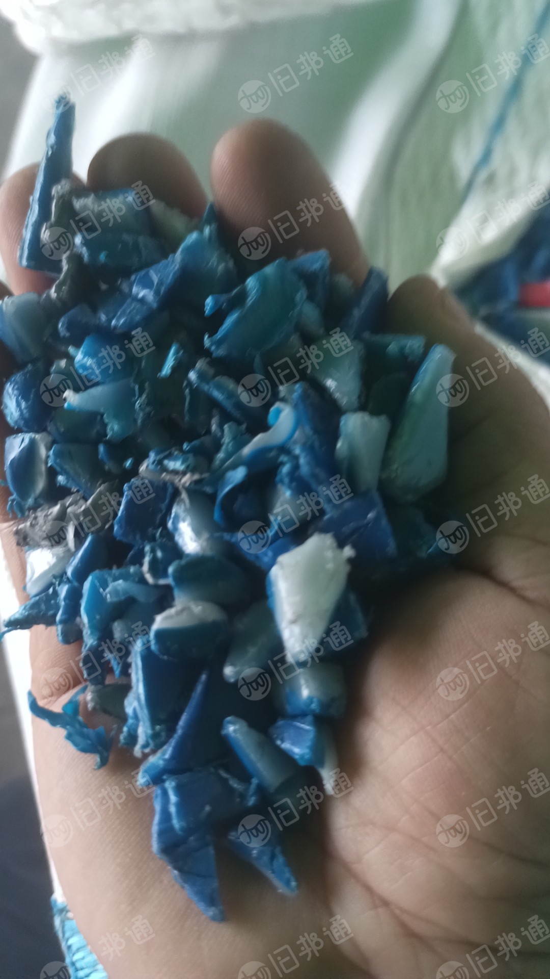 出售PE大小蓝桶破碎料,现货30多吨,月供50多吨
