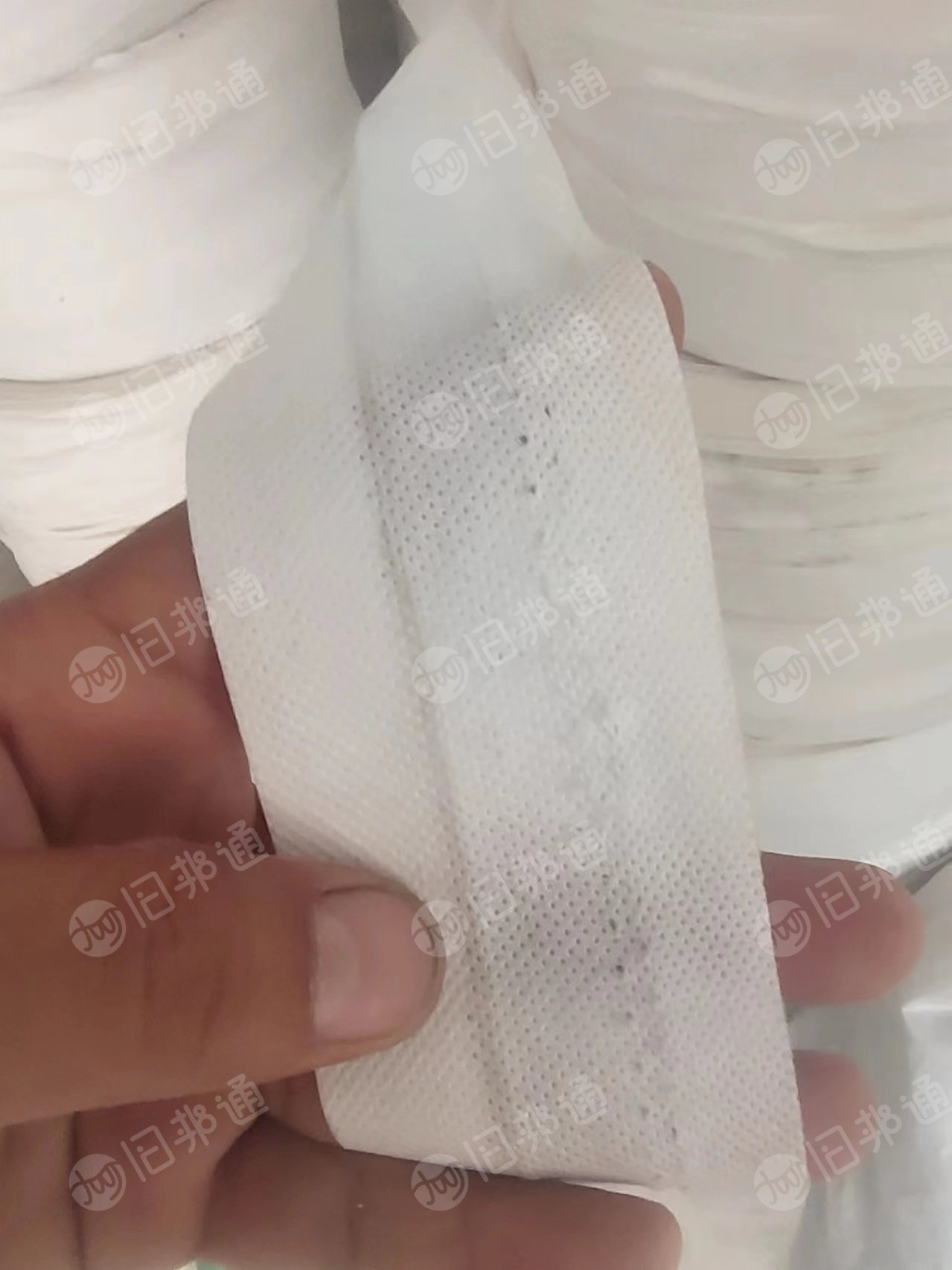 出售无纺布布条,宽度六七公分,现货三吨左右,货在山东临沂