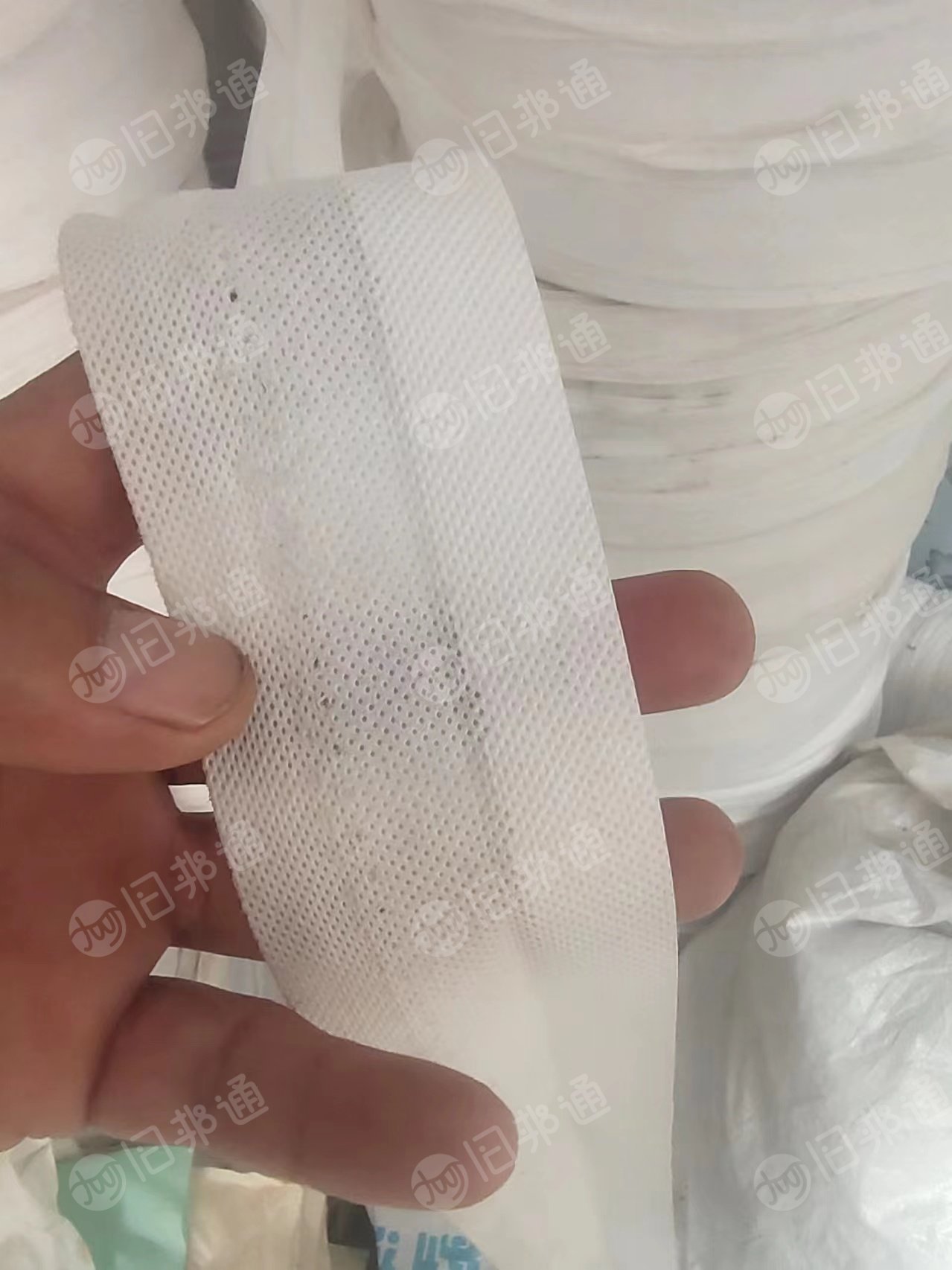出售无纺布布条,宽度六七公分,现货三吨左右,货在山东临沂