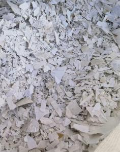 出售PVC干粉扣板破碎料，纯PVC小管料，白塑钢破碎料，有10吨墙板，25吨扣板