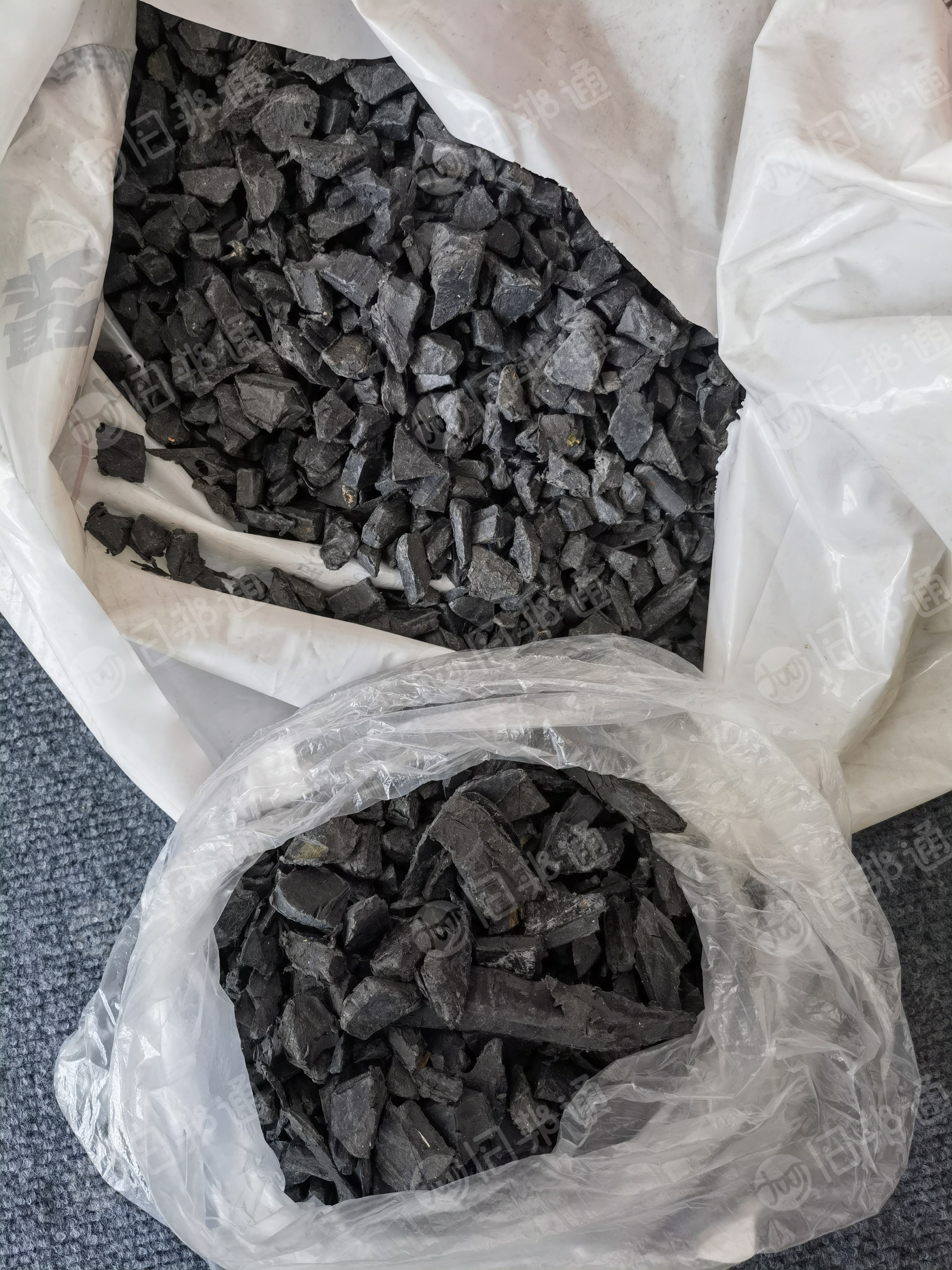出售保险杠黑破碎料,灰分5到8,冲击18到22,一天10吨,长期有货