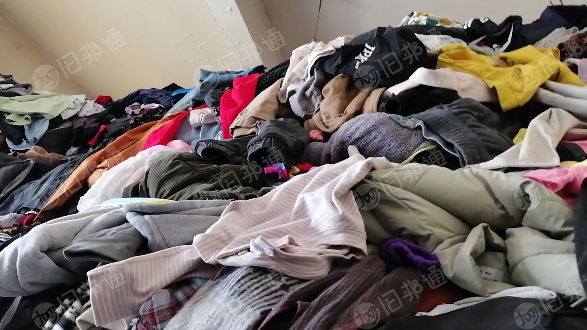 长期出售旧衣服统货,现货四吨