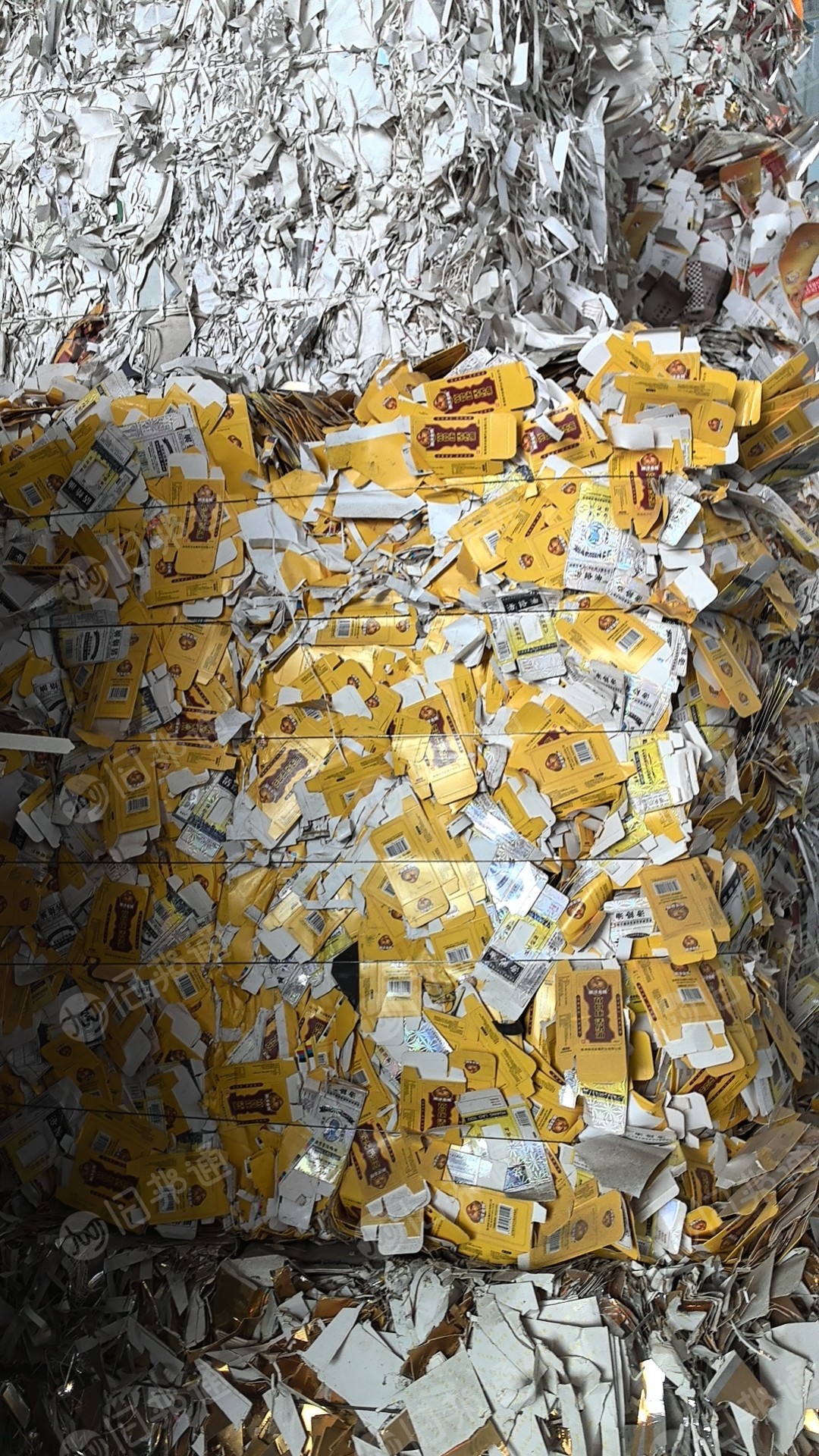 长期出售白卡纸,花卡纸边角料,无膜少,带膜多