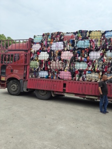 大量回收羊毛，羊毛衫，毛衣，旧衣服，全国都可