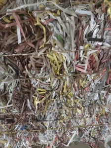 长期出售杂色pp打包带毛料，已压包，直接上机，现货100多吨