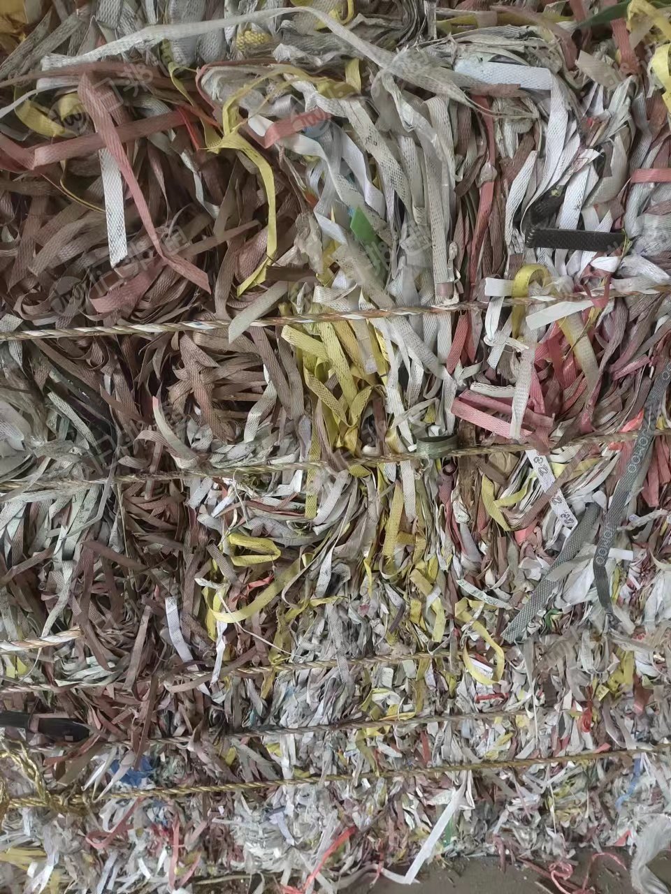 长期出售杂色pp打包带毛料,已压包,直接上机,现货100多吨
