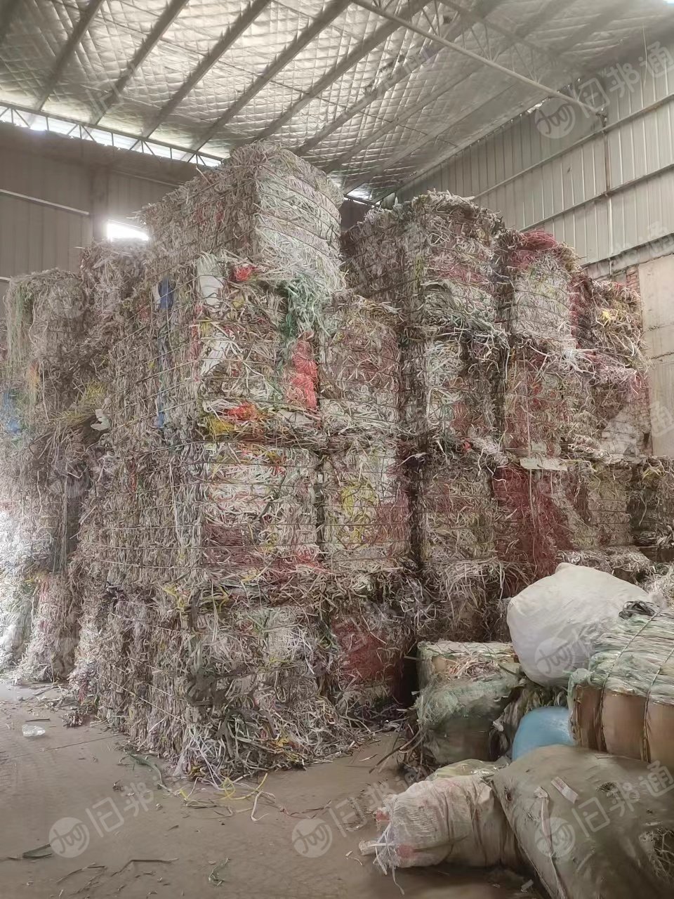 长期出售杂色pp打包带毛料,已压包,直接上机,现货100多吨