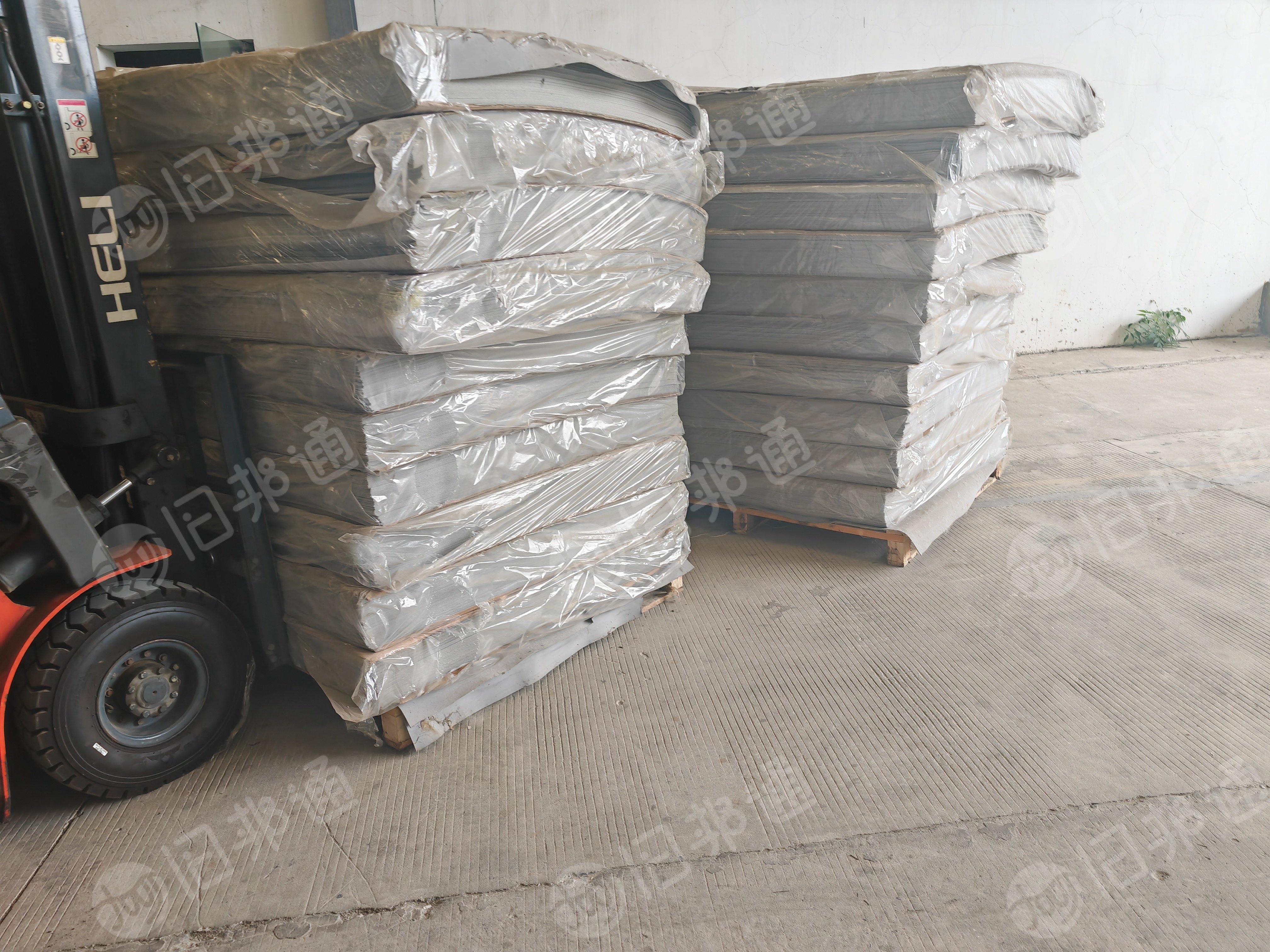 出售汽车内饰,pvc,皮革,库存布料,pu,涤纶