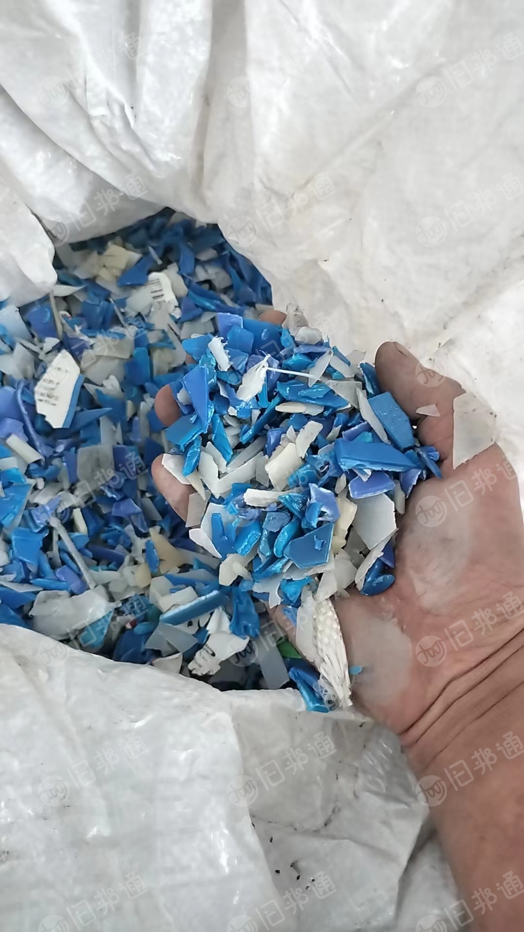 出售小蓝桶破碎料,现货十几吨