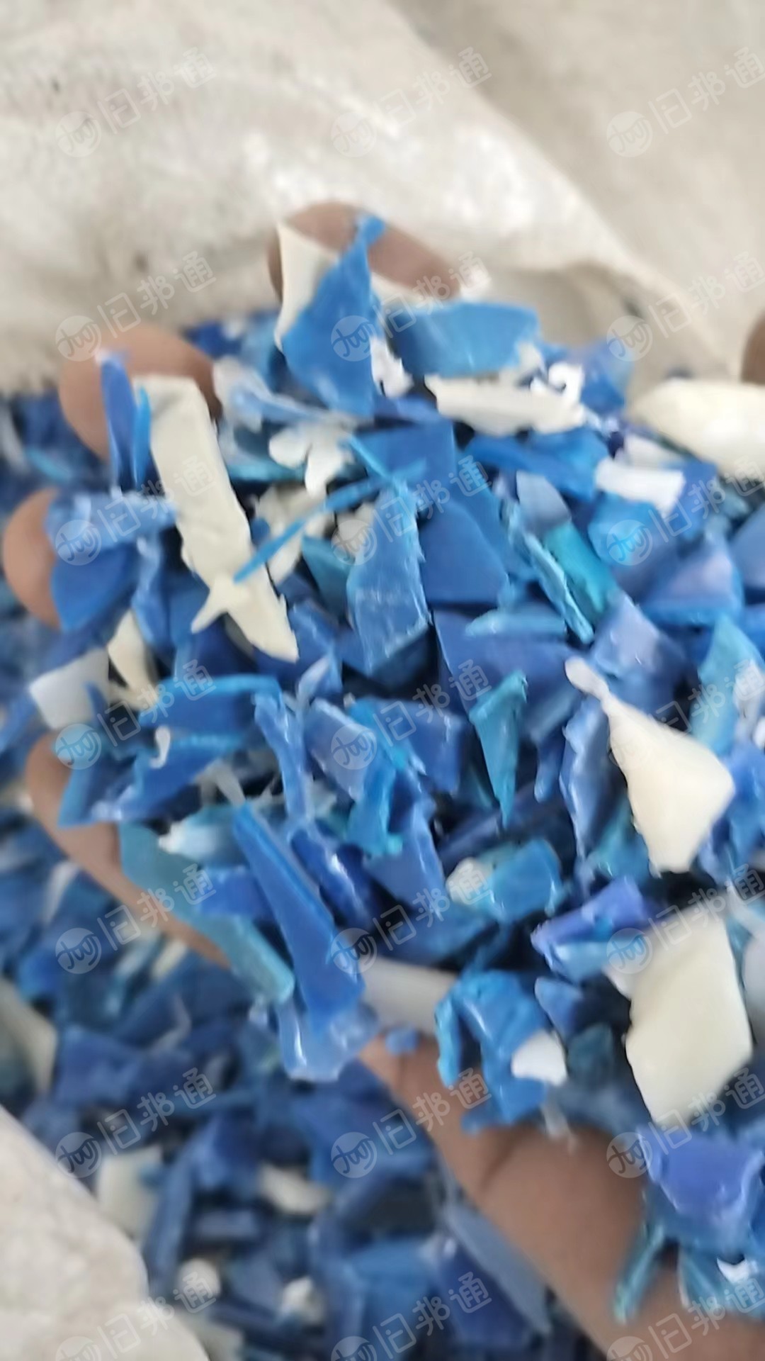 出售小蓝桶破碎料,现货十几吨