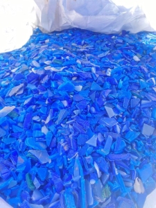 长期出售大小蓝桶破碎料，现货30多吨