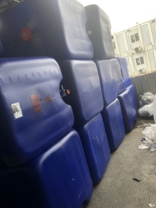 出售二手蓝桶，塑料桶，里面装不饱和聚酯树脂的，现货125个