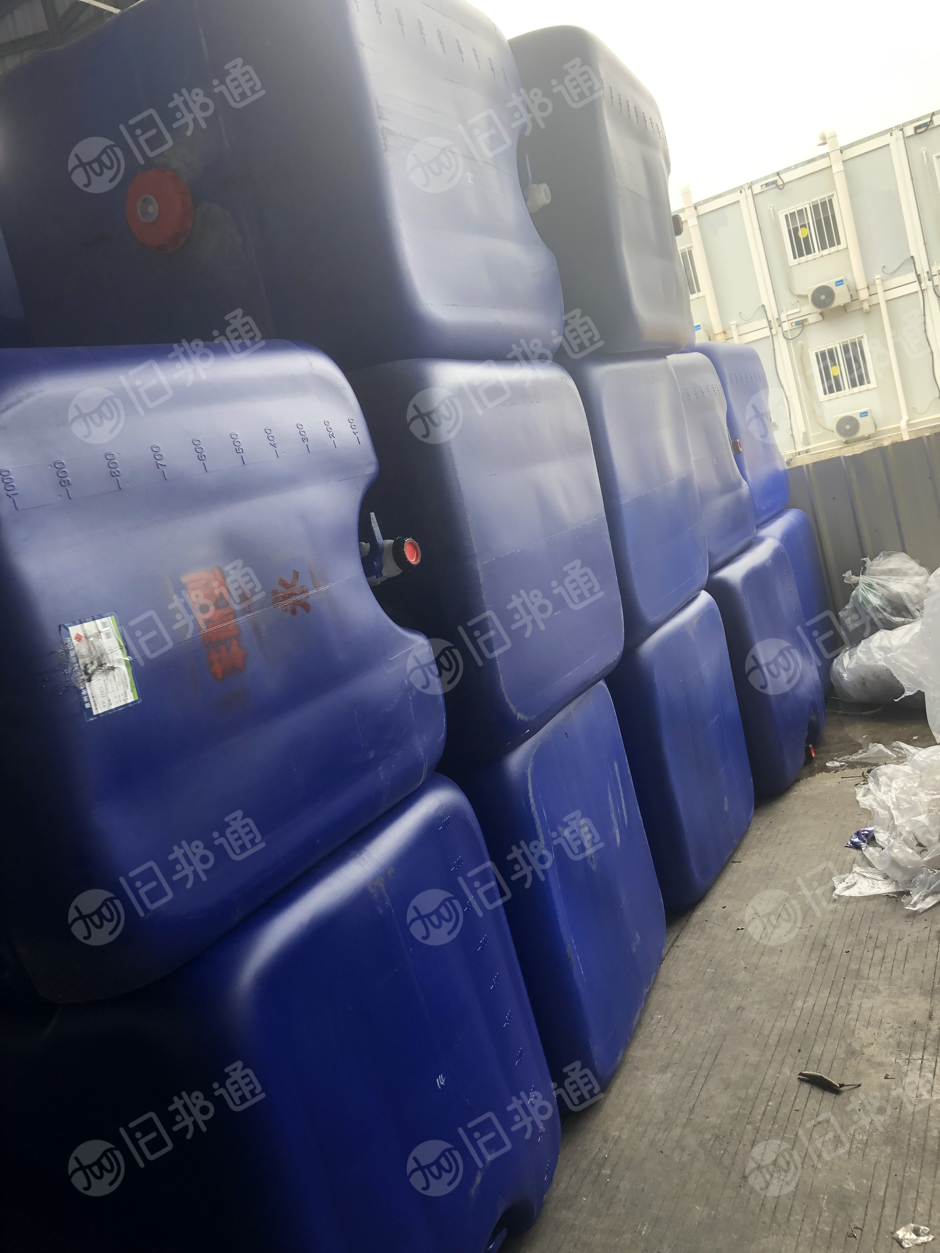 出售二手蓝桶,塑料桶,里面装不饱和聚酯树脂的,现货125个