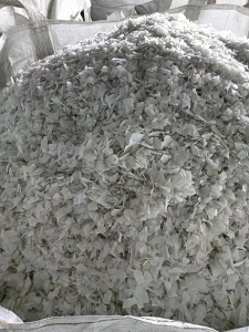 长期出售pet瓶片，带水干粉的，各种颜色都有，现货5-6吨