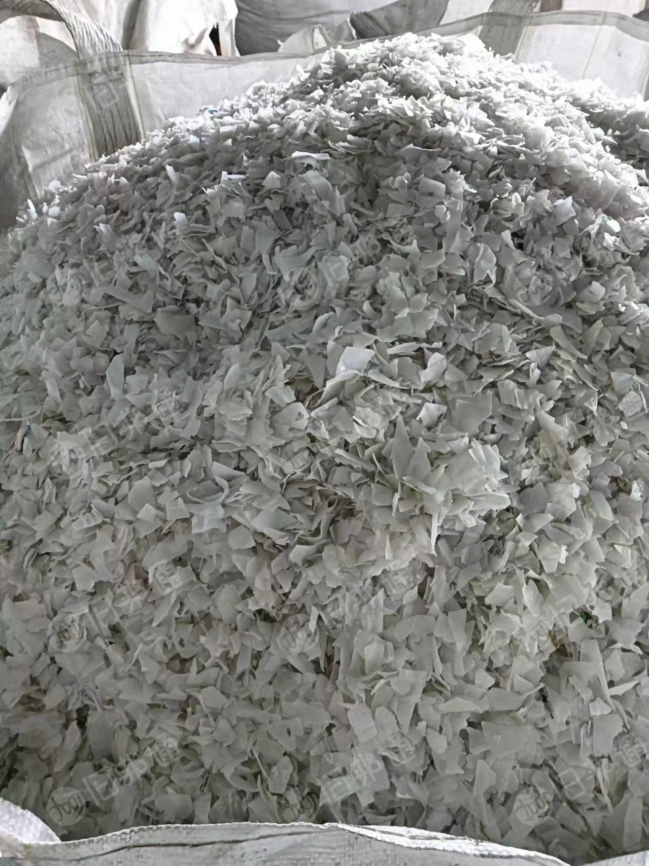长期出售pet瓶片,带水干粉的,各种颜色都有,现货5-6吨
