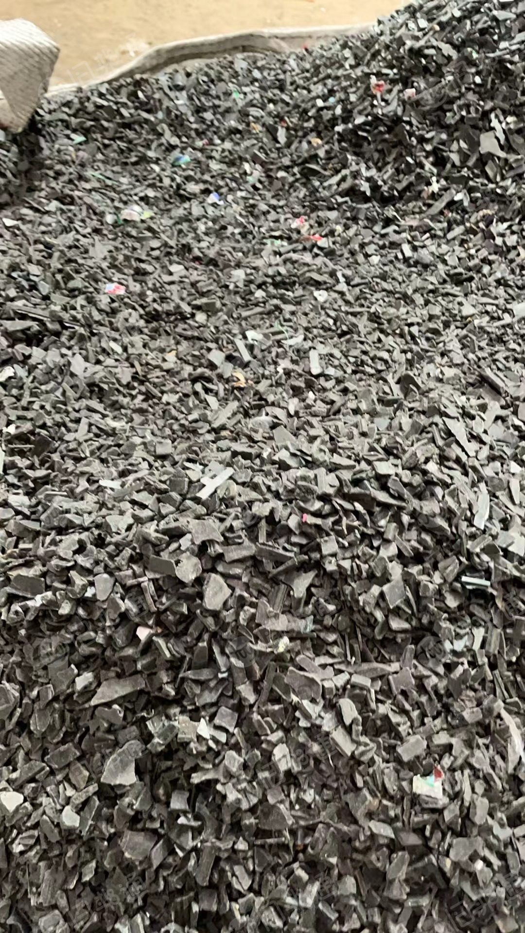 出售黑色水果筐破碎料,过16筛网破的,现货35吨