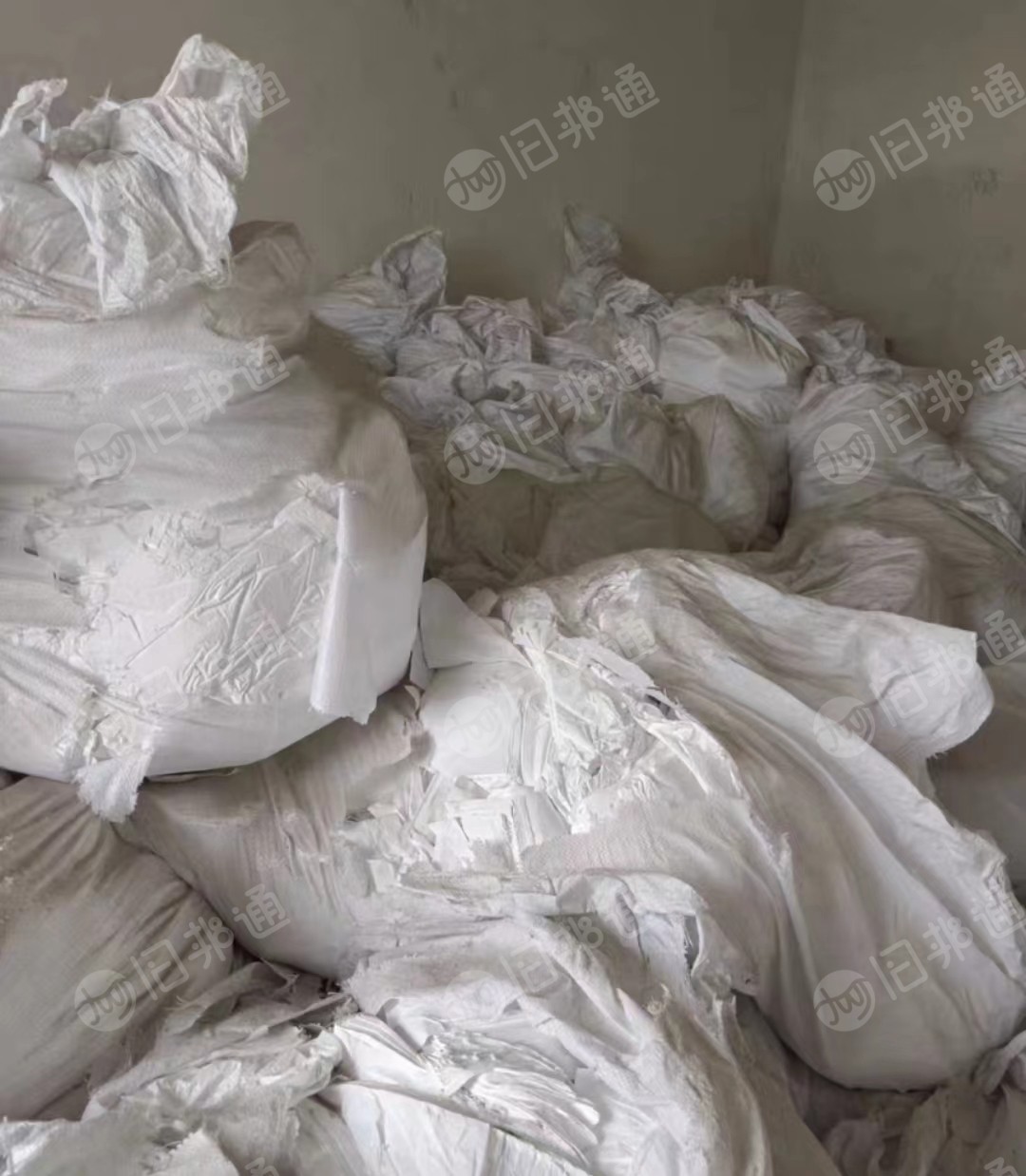 白色pe电池膜,现货8吨,一面光面一面磨砂面,现货出售