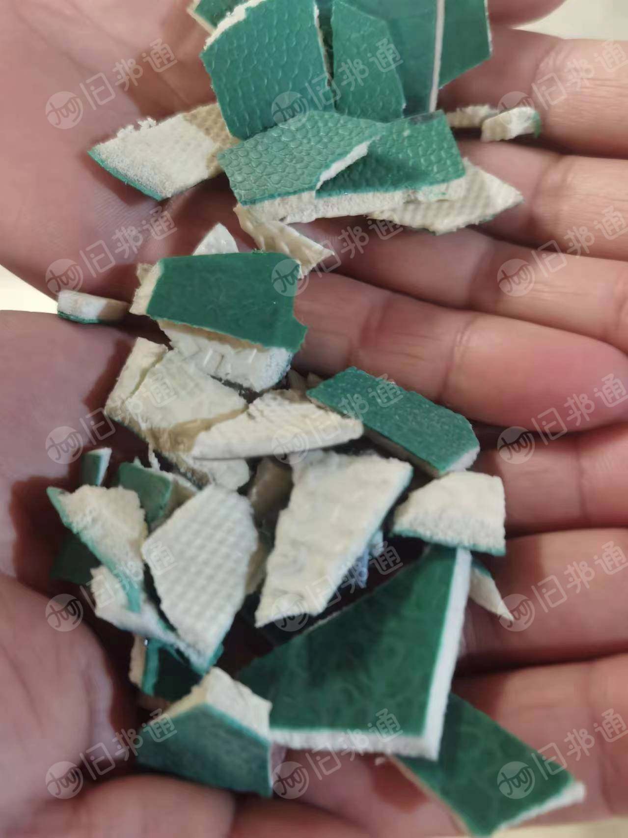 收购各种软质PVC,革边,运动地板新旧地毯网格门帘