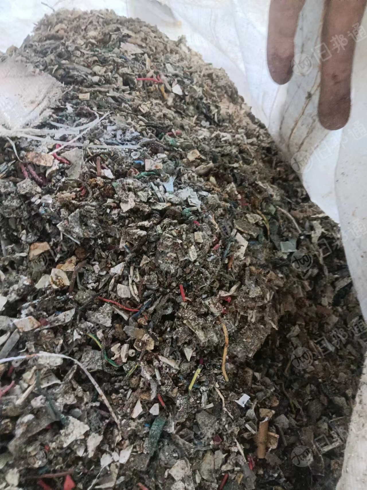 出售烧火用的杂塑料(摇床料),主要供水泥厂