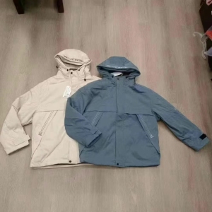 长期大量出售羽绒服，白鸭绒，含绒量90%，货在江苏常熟