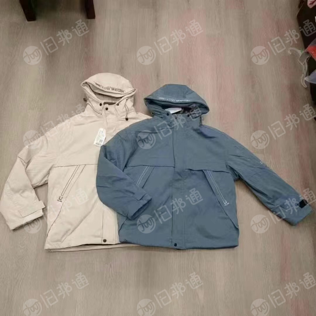 长期大量出售羽绒服,白鸭绒,含绒量90%,货在江苏常熟