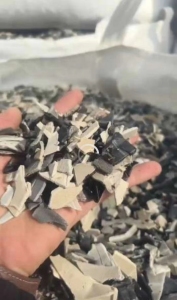 出售精品内饰破碎料，纯4S店保险杠破碎料