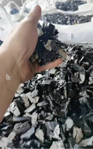 出售4S店下来的PP保险杠破碎料，除铁，过水，甩干，现货40多吨