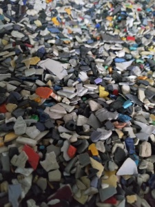 出售静电分选破碎料，ABS黑白花破碎料，过18度盐水，纯度98，冲击7-8个，现货一挂车