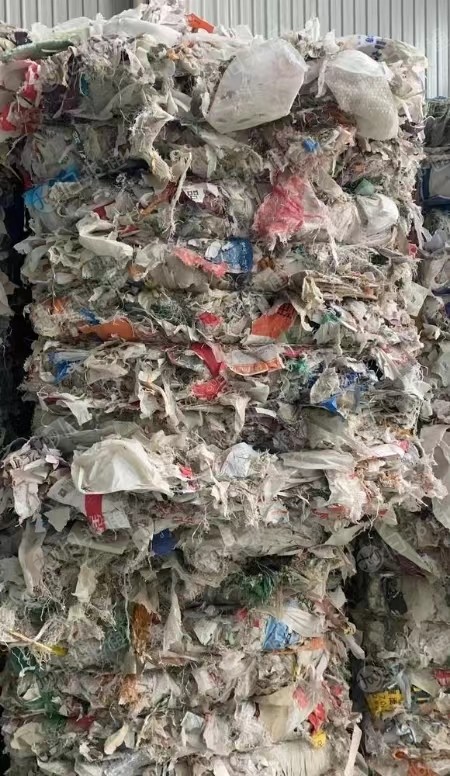 长期出售清洗好的PP、PE炼油料(编织袋和PE膜混合的),月供千吨