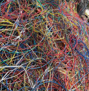 出售PVC线皮，现货5吨