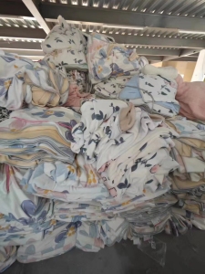 出售被套，牛奶绒，成品被套，现货三千条，两个批号，半斤，五斤都有