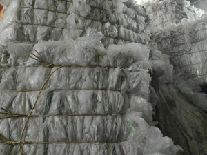 长期出售干造缠绕膜废料，乳白刀口膜边料