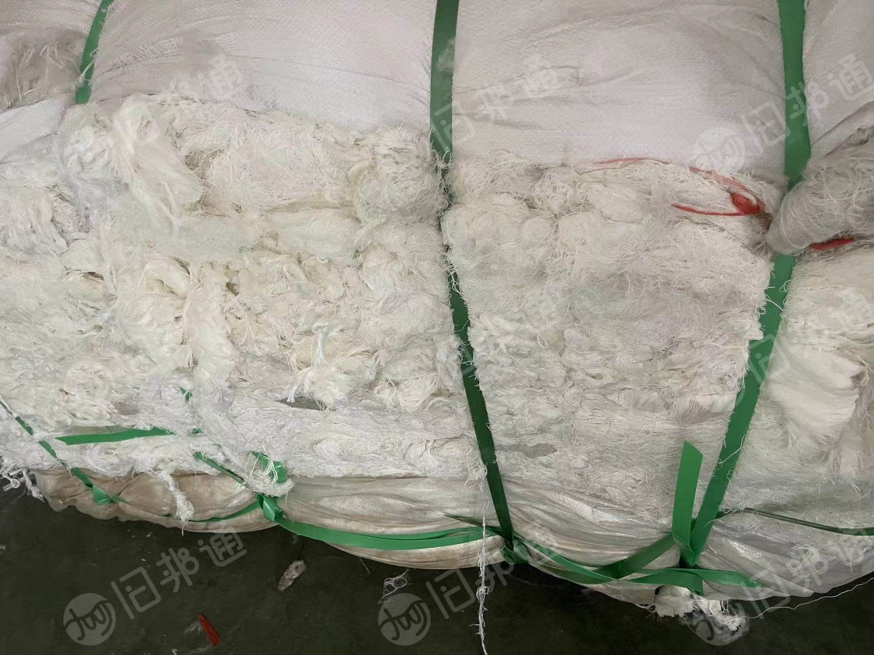 长期大量出售毛纺厂下来的下脚料,粘胶废丝和黏胶吸风花等,每月有几十吨,货在江苏苏州